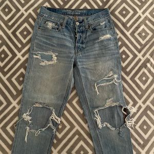 American Eagle Light Wash Distressed Tipped Jeans